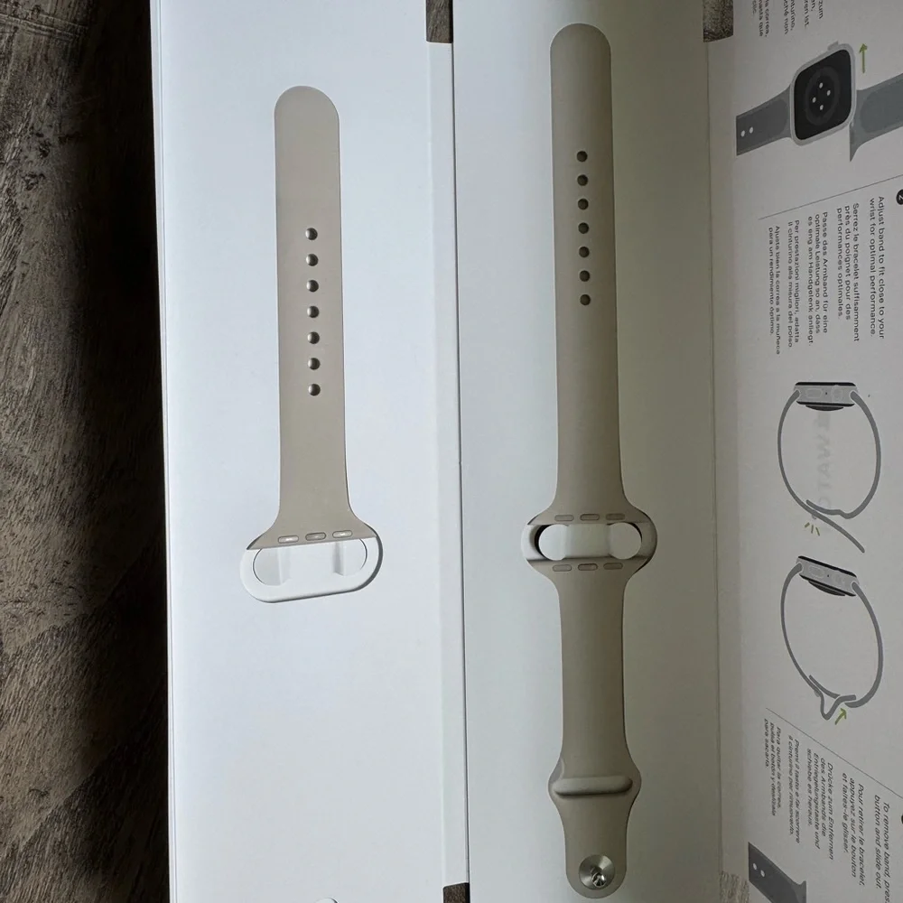 Apple Watch Series 7 45mm Aluminum Case with Sport Band - Starlight GPS EUC! - Picture 5 of 9